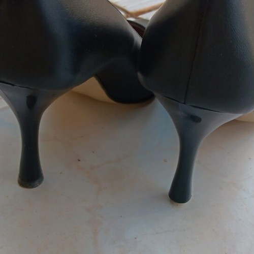 Black leather pumps size 37 heel 8 cm like new