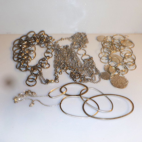 Necklace set with rings like new