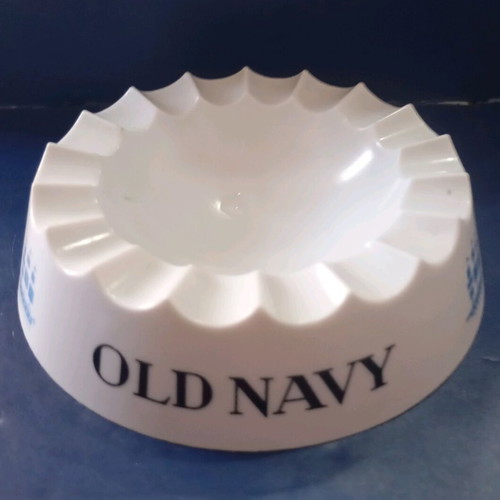 Advertising ashtray used plastic Papastratos Old Navy vintage