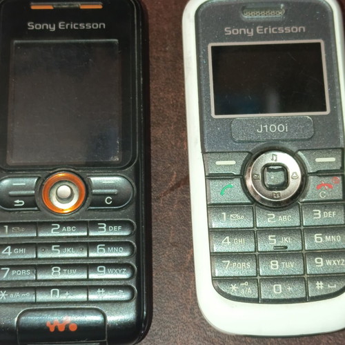 Ericsson mobile phones used, pack of 5 with charger, dual SIM