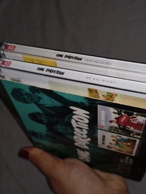 One Direction CD set like new, pop