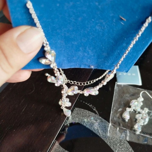 Avon teardrop necklace and earrings set new, turquoise and silver