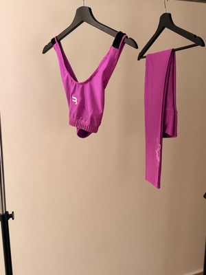 Begatti sports set size Medium like new, black and pink