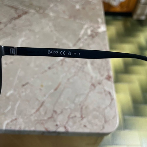 Hugo Boss sunglasses like new, black