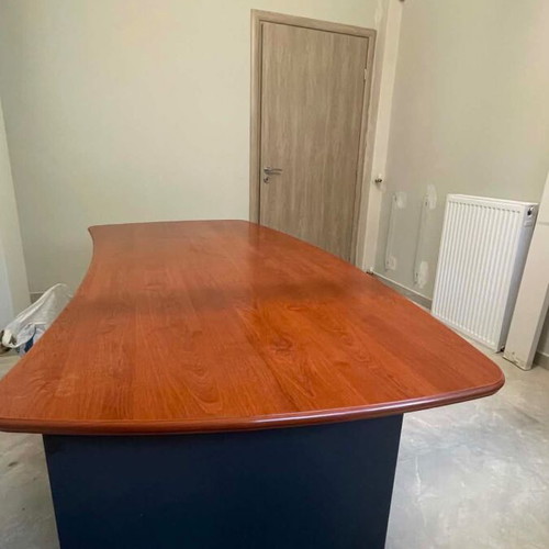 Sato professional desk like new, 2x1m, quality wood, curved design
