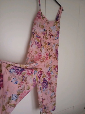 Milkwhite ολόσωμη φόρμα σατέν υφής large σαν καινούργια, πολύχρωμη