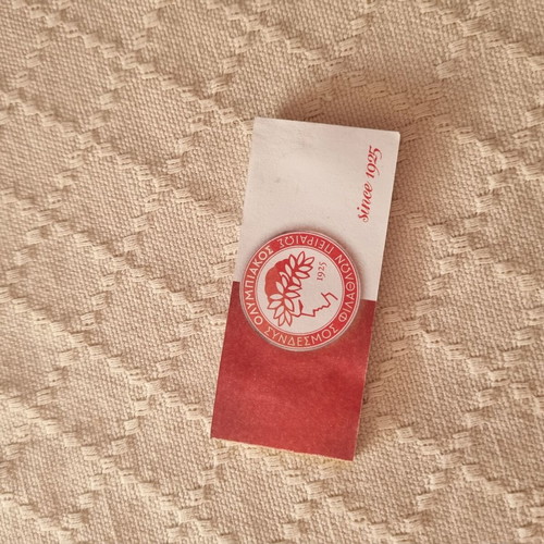 Olympiacos memorabilia like new, package with watch and accessories