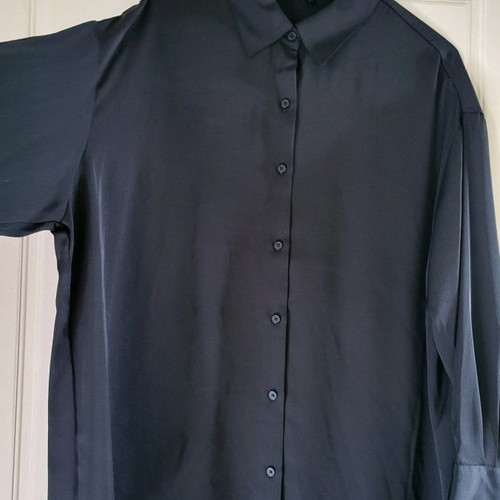 Express shirt black light new, size Large