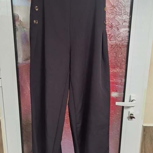 Modern women's wide-leg pants with elastic waist, black