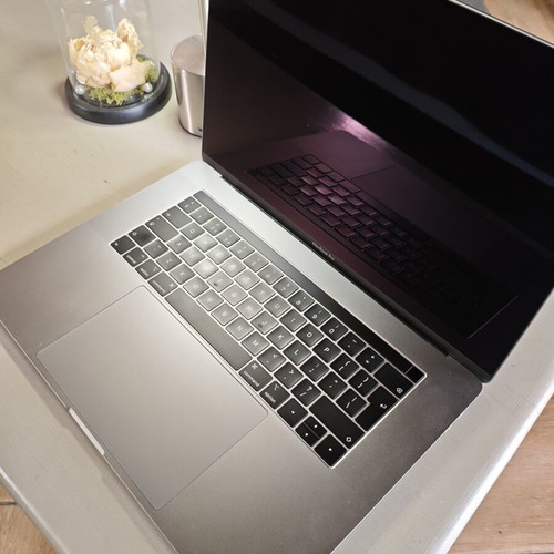 MacBook Pro 2018 15" like new, 32GB RAM, Intel Core i9, Radeon Pro Vega 20, 1TB SSD
