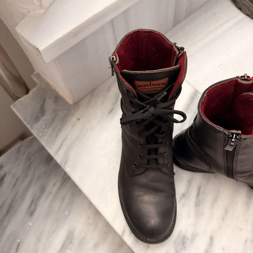 Robinson boots size 38 with zippers and velvet lining like new