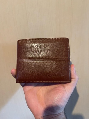 Hunter brown wallet like new, genuine