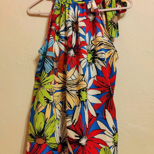 Floral sleeveless blouse new with bow at neck