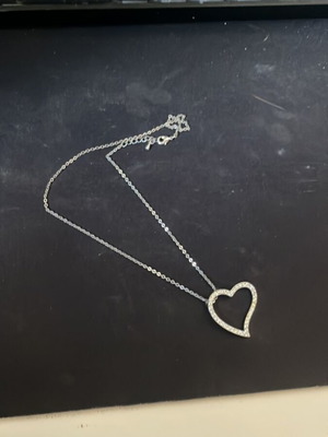 Heart-shaped necklace like new