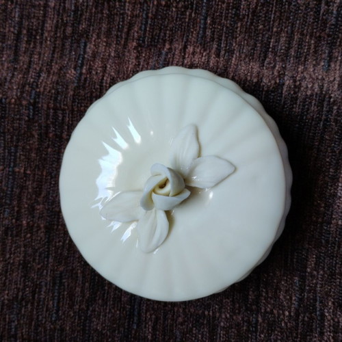 Collectible Boubounieraki ivory color like new