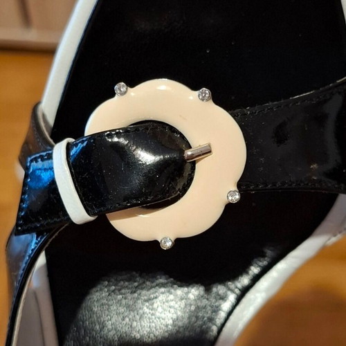 Women's sandals like new, leather, size 39, 9 cm heel