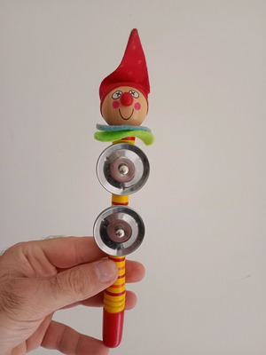 Дървено дрънкалка употребявана