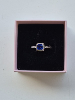 Pandora ring with blue stone size 56, silver s925, new