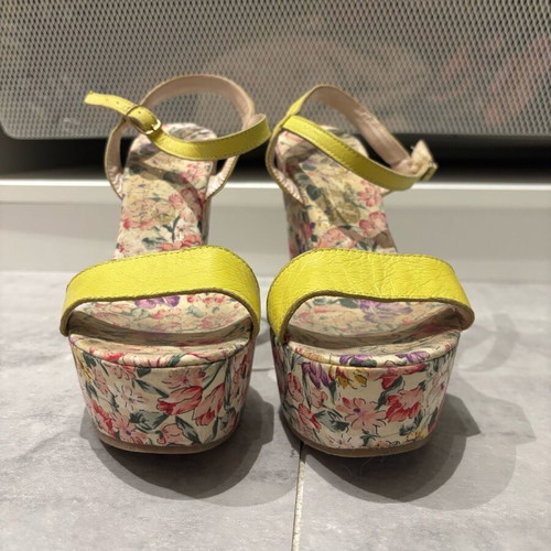 Floral platform shoes used with leather strap size 38