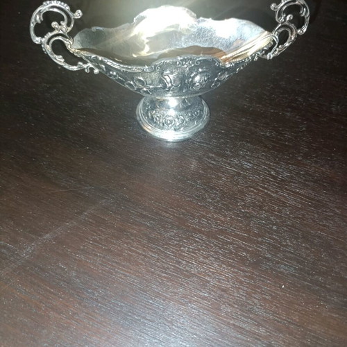 Silver plated sauce boat like new with base