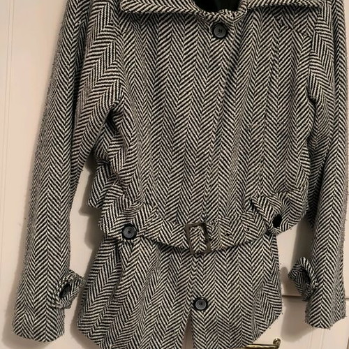 A-Style short coat black and white like new, size XL