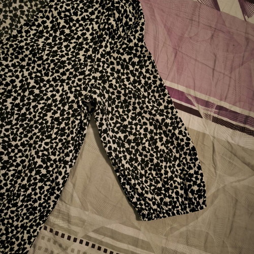 Lightweight blouse with 3/4 sleeve, new, one size black and white