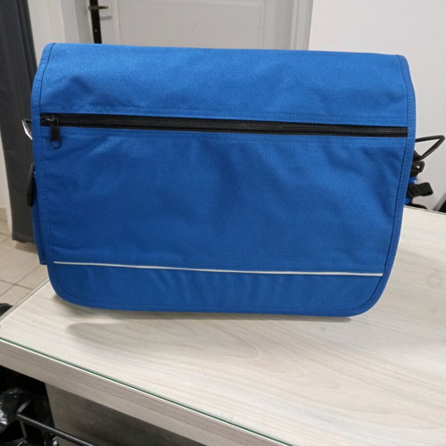 Messenger bag like new, blue, shoulder, durable material