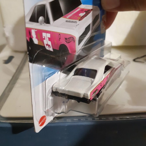 Hot Wheels Dodge Charger 500 1969 and Brazilian 1974 toy cars, pack of 2