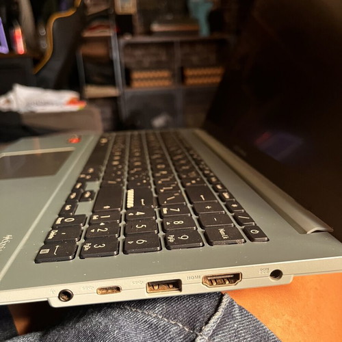 Asus Vivobook Go 15 laptop like new, AMD Ryzen 5 7000 series, Radeon graphics