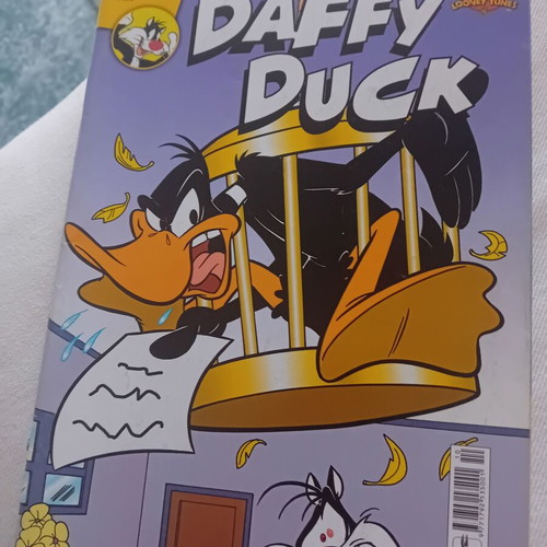 Daffy Duck No 7 comic like new