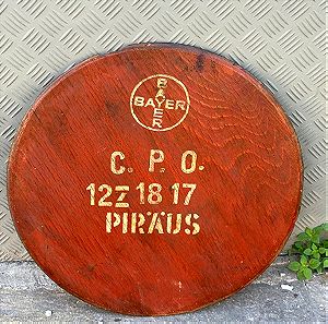 Παλιό διαφημιστικό ξύλινο καπάκι της εταιρίας Bayer.Διαατασεις:41.5 διάμετρος.ΤΙΜΗ:70 ευρώ