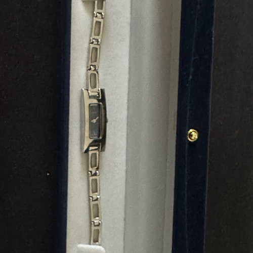 Gucci women's watch like new with silver metal bracelet