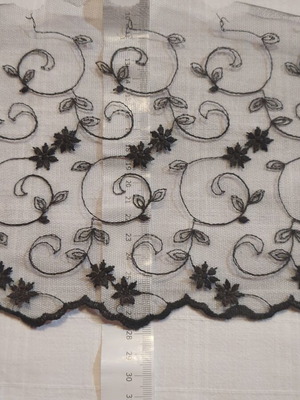 Brown lace embroidered on tulle like new