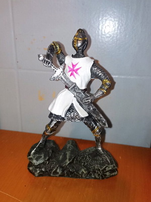 Crusader Knight Figurine Statue with Sword new