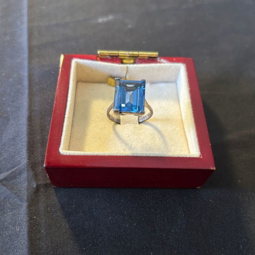 Silver 925 ring with blue stone like new