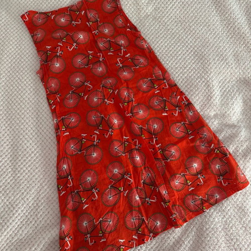 Sleeveless blouse like new, red with bicycle design, size M