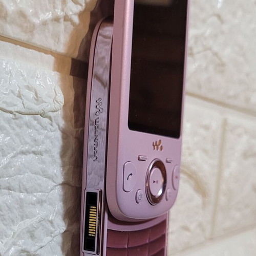 Sony Ericsson Zylo pink used with gifts