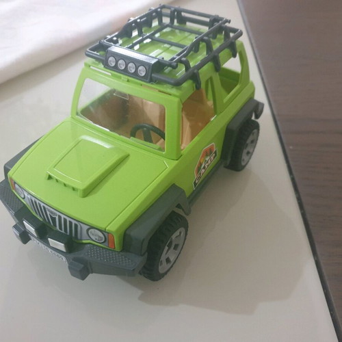 Playmobil 4x4 vehicle and kayak used with 3 figures and 2 canoes