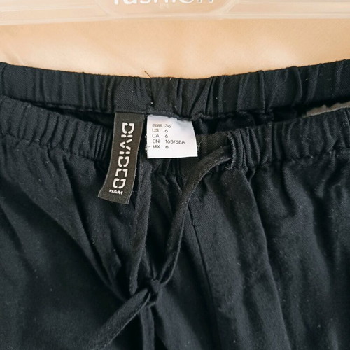 Black pants H&M like new with elastic waist and ankle