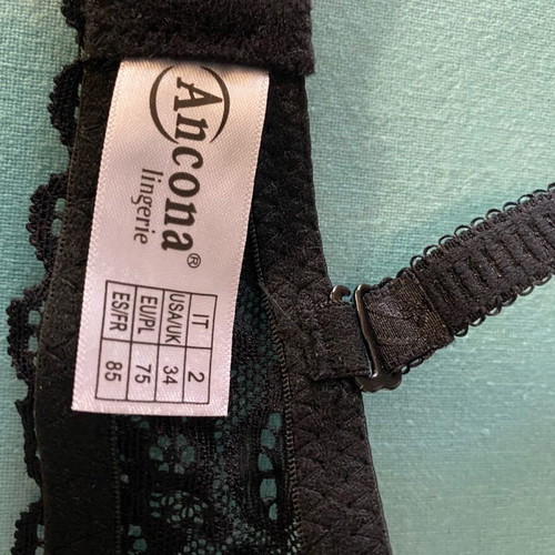 Black Ancona bra with lace like new