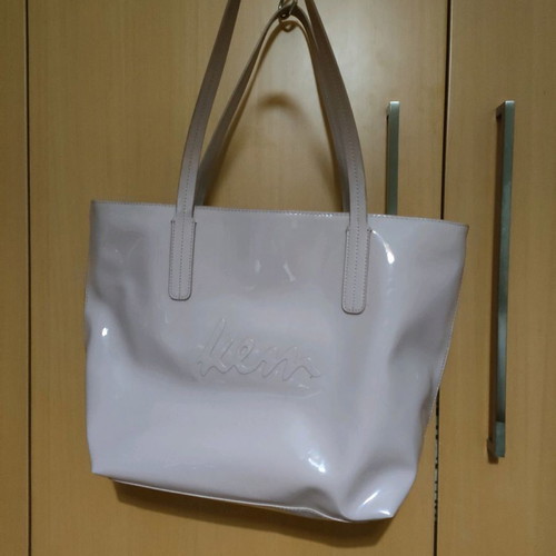 KEM shoulder bag used with imperfections near seams