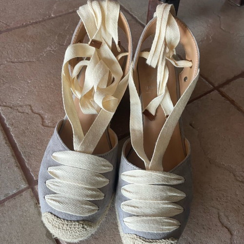 Xti espadrilles size 40 like new, white and beige platform sandals