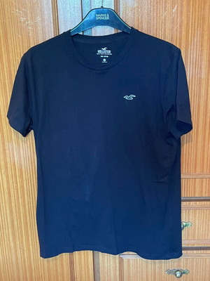 Hollister t-shirt like new, black, size M