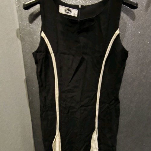 Vintage black and white dress like new, size medium