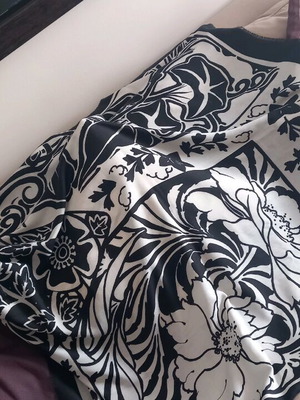 Pashmina black and white large