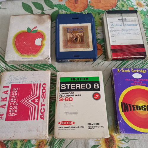 8 track cassettes used, pack of 6 with laika, classical and rock music