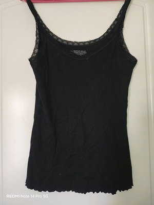 Black tank top like new, sizes XL and XXL