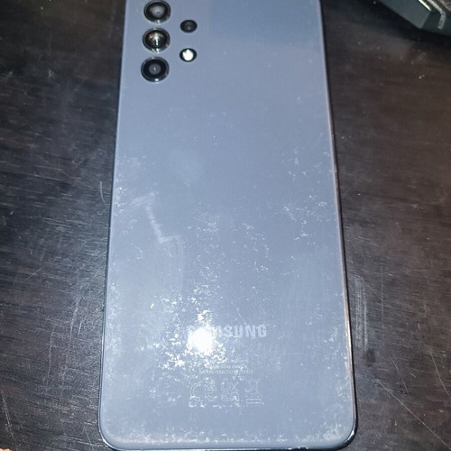 Samsung Galaxy A32 5G 64GB smartphone with cracked glass
