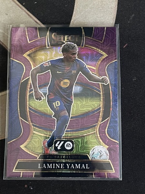 Lamine Yamal Laliga Select Purple Mojo Prizm card like new