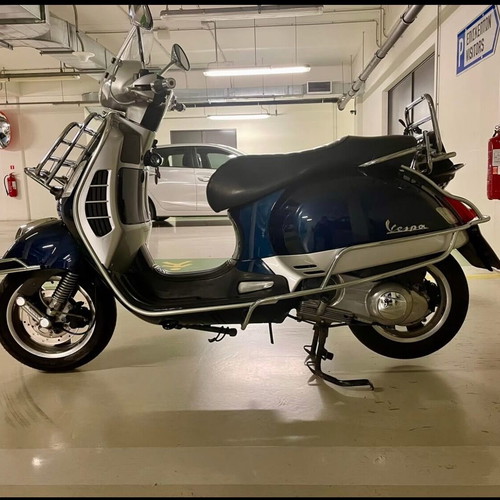 Vespa GTS 300ie used special edition 2013, two-tone